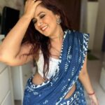 Roopal Tyagi Instagram - Saree love forever! 💙 🤍 #sareelove #cottonsaree #handblockprinted
