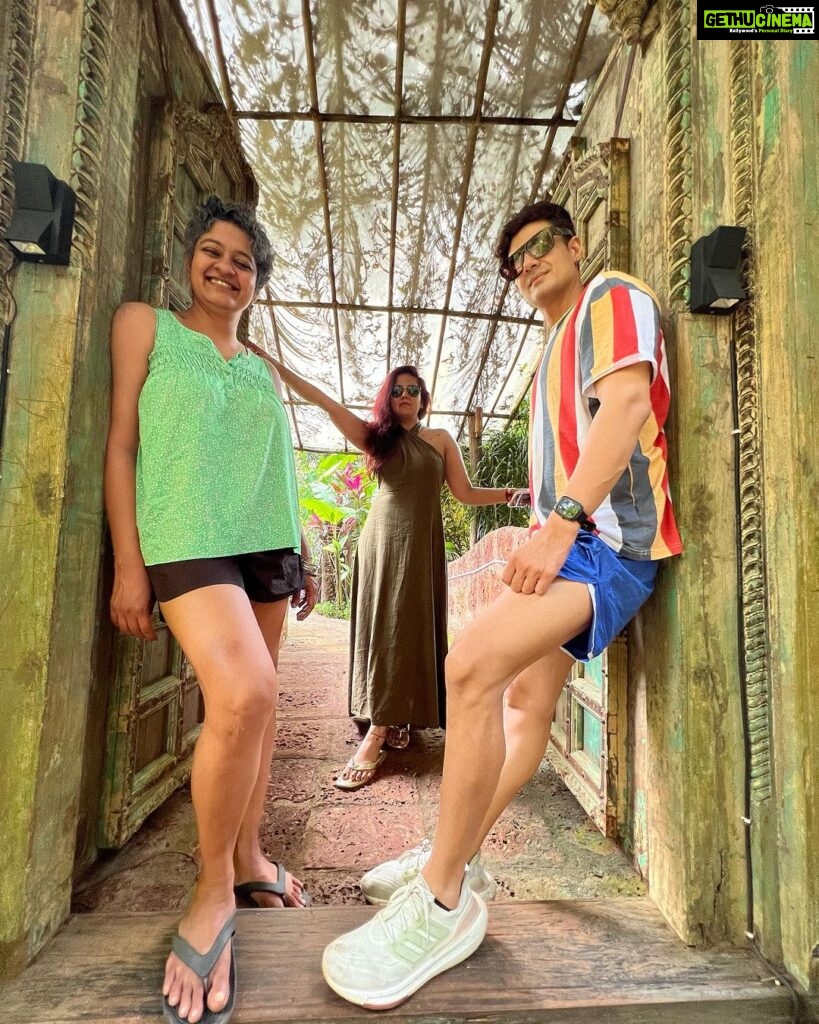 Roopal Tyagi Instagram - Just a mirror for the sun ☀ These smiling eyes are just a mirror for.. #goatrip #parasbirthdaytrip #mojigoa P.S. @poojakadam is my favourite photographer forever! Period. 📸 Mojigao