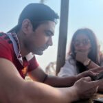 Roopal Tyagi Instagram - Aadhi soyi aadhi jaagi Din mein dhal gayi raatein Baatein jaise meethe khaare Lamhon ki saugaatein… #goa #chillvibes #khushaamdeed Tomatoes Goa