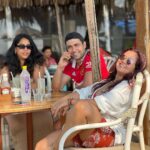 Roopal Tyagi Instagram – Aadhi soyi aadhi jaagi 
Din mein dhal gayi raatein 
Baatein jaise meethe khaare 
Lamhon ki saugaatein…

#goa #chillvibes #khushaamdeed Tomatoes Goa