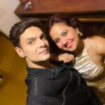 Roopal Tyagi Instagram - It was his birthday, I was supposed to make him feel special..but the exact opposite happened! @parastomar you already know what i want to say to you.. biggest hug and biggest puchi ever!! 🥹 And thanks for bringing these other crazy humans into my life! Couldn’t have asked for a better time. 🥰 Romeo Lane Goa