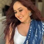 Roopal Tyagi Instagram - Saree love forever! 💙 🤍 #sareelove #cottonsaree #handblockprinted