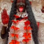 Rooqma Ray Instagram - Maa Kali is the symbol of strength and good over evil. May she bless you and your family with abundant strength. Happy Kali Puja 🪔 @riyabose6538 @anima.hazra.102 #reelsinstagram #reelsvideo #instagram #instadaily #instalike #insta #diwali #kalipuja #makali #festival #makeup #kali #rooqmaray