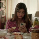 Rooqma Ray Instagram - অপুর সংসারে এ কেমন বিপত্তি! #Noshtoneer now streaming only on #hoichoi. @sandiptasen @bshoumo @anganaroyy @rayrooqma @achatterjee4 @aditiroyz @samragneebandyopadhyay @svfsocial