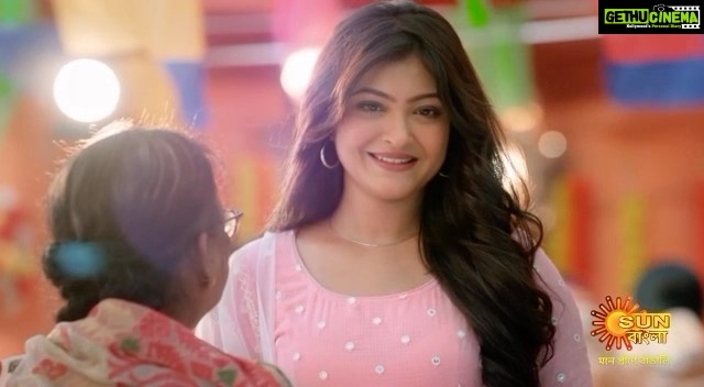Rooqma Ray Instagram - নতুন ধারাবাহিক ‘রূপসাগরে মনের মানুষ ‘, খুব শীঘ্রই আসছে, শুধুমাত্র Sun Bangla -য় #SVF #SunBangla #RoopsagoreMonerManush #MonePraneBangali