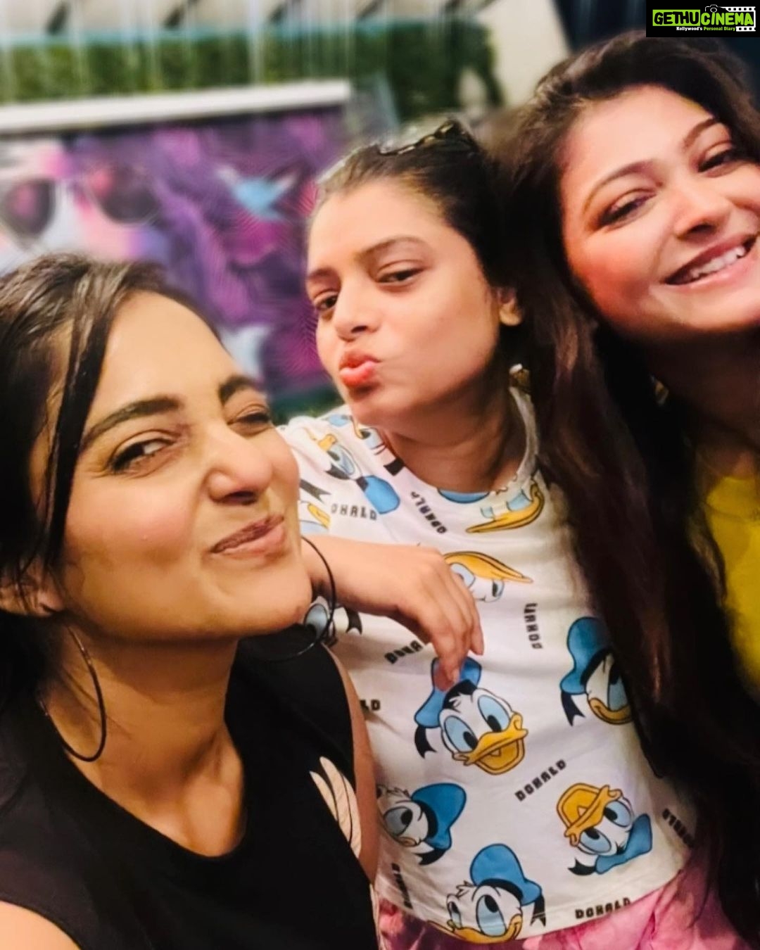 Rooqma Ray Instagram - Us Again❤️ #friendshipgoals #friendship #friends #instagram #instaclick #sreetamaroychowdhury #sreetama #rooqmaray #geetashreeroy