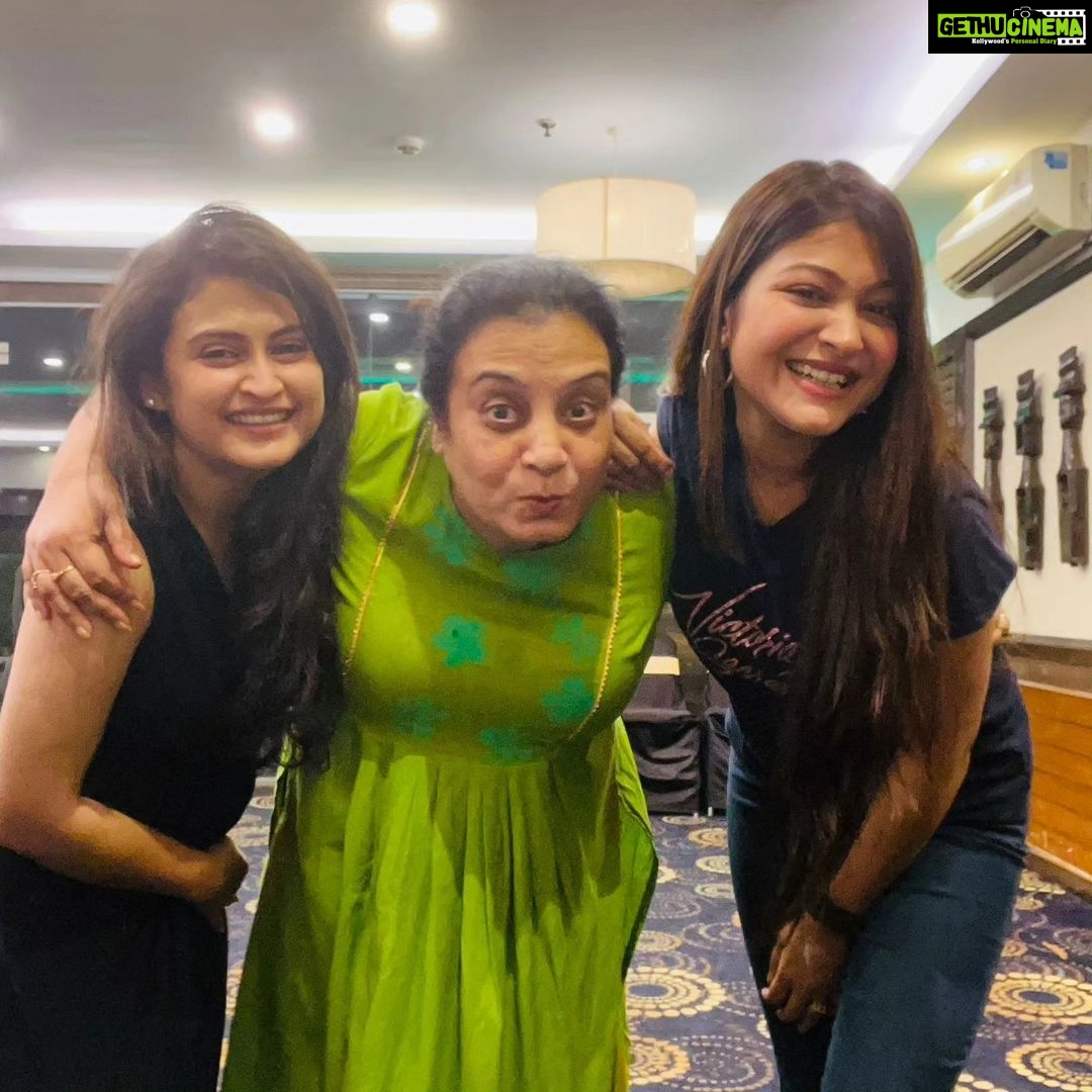 Rooqma Ray Instagram - #Bawaalkuthi 🤣🤣🤣😘😘😘 🧿😘lv u all ❤️❤️❤️❤️❤️❤️ @isuvajit_kar @tanuka.chatterjee@hritojeet_tatha @rahularunodaybanerjee #laalkuthirvitore🤘 #instagamer #friendship #friendsforever #positivevibes #thankfulandblessed🙏 #thankyougodforeverything
