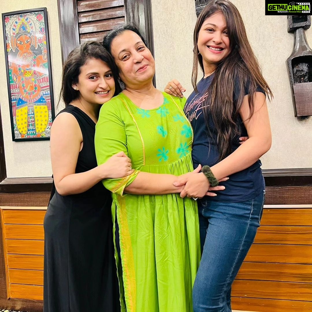 Rooqma Ray Instagram - #Bawaalkuthi 🤣🤣🤣😘😘😘 🧿😘lv u all ❤️❤️❤️❤️❤️❤️ @isuvajit_kar @tanuka.chatterjee@hritojeet_tatha @rahularunodaybanerjee #laalkuthirvitore🤘 #instagamer #friendship #friendsforever #positivevibes #thankfulandblessed🙏 #thankyougodforeverything