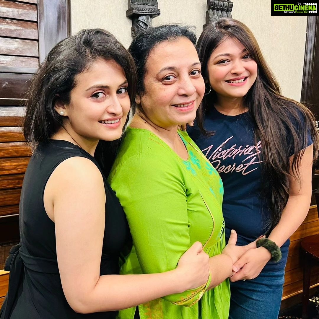 Rooqma Ray Instagram - #Bawaalkuthi 🤣🤣🤣😘😘😘 🧿😘lv u all ❤️❤️❤️❤️❤️❤️ @isuvajit_kar @tanuka.chatterjee@hritojeet_tatha @rahularunodaybanerjee #laalkuthirvitore🤘 #instagamer #friendship #friendsforever #positivevibes #thankfulandblessed🙏 #thankyougodforeverything