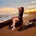 Rooqma Ray Instagram - Golden hour is my happy hour 🌅 #instagram #instadaily #instalike #sunset #sunsetlovers #goldenhour #beach #beachvibes #instamood # The Park, Visakhapatnam