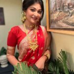 Rooqma Ray Instagram - May the goddess of luck and prosperity, Lakhsmi, bring joy to you and your family on this day 🪷 #instagram #instadaily #insta #instafashion #saree #indianwear #lakshmi #puja #prosperity Kolkata - The City of Joy