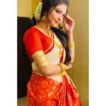 Rooqma Ray Instagram - Subho bijoya ❤️🤍 #instagram #instagood #insta #instadaily #instalike #instafashion #subhobijoya #durgapuja #aschebochorabarhobe #saree #bengali #rooqmaray