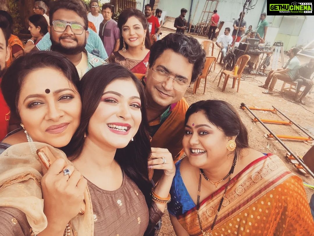 Rooqma Ray Instagram - #rupsagoremonermanush #shooting #sunbangla #behindthescenes #funmoments Kolkata
