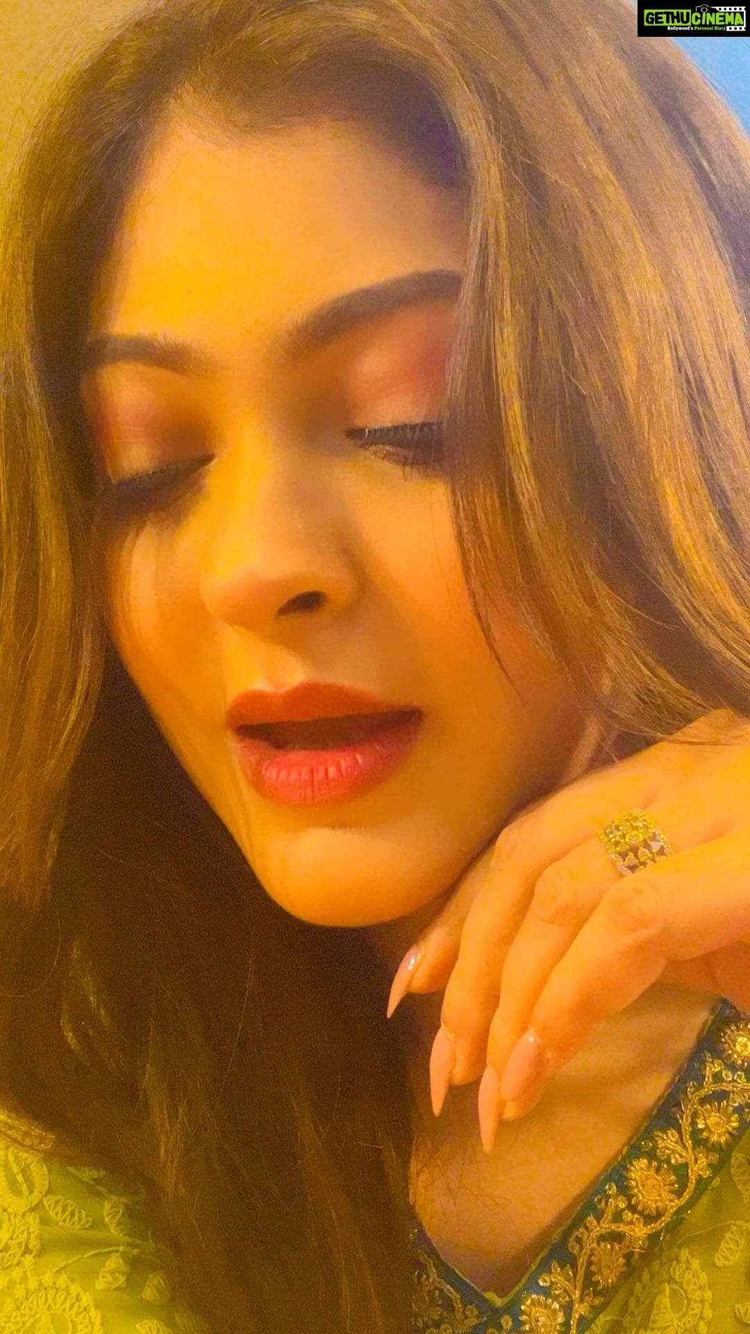 Rooqma Ray - 54.7K Likes - ❤️❤️❤️
#réel #reelsinstagram #reelsvideo #reelsindia #reelkarofeelkaro #instagram #instagood #instadaily #instamood #instalike #instalove #gulimata #trendingreels #trending #rooqmaray