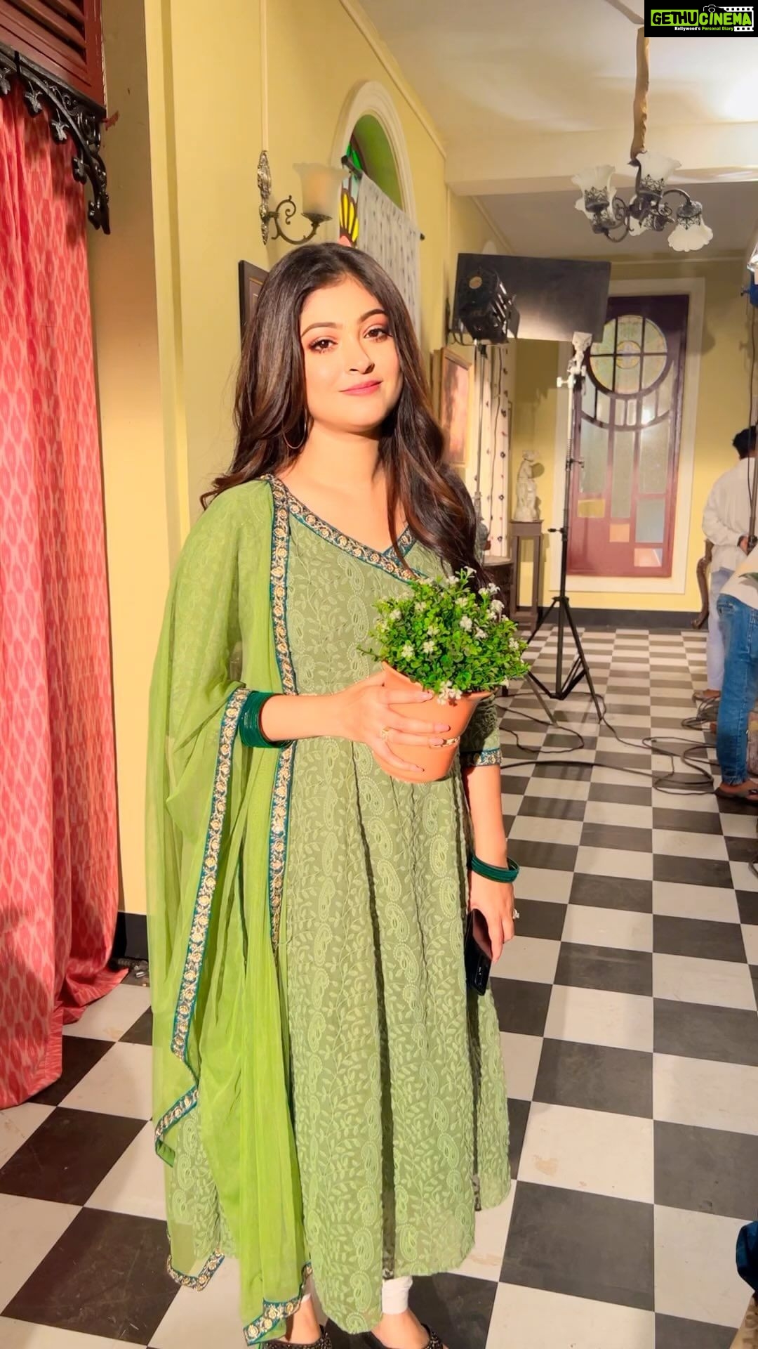 Rooqma Ray Instagram - 🤪😀🤣🤣🤣 #reelsindia #reelssquadindia #reels #reelsvideo #reelsindia #reelitfeelit #reelkarofeelkaro #reelsvideo #reelit #instagram #instagood #insta #instadaily #instafashion #instamood #instalike #rooqmaray #funnyreels #viralvideos #rooqmaray Dassani 2 Studio