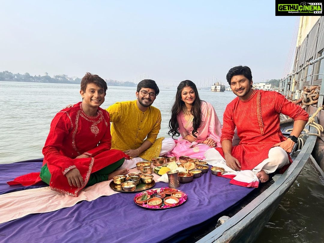 Rooqma Ray Instagram - Subho bhaiphota ❤️ @aajtakbangla @sunbanglaofficial #instagram #insta #instagood #instamood #bhai #bhaiphota #2023 #aajtak #sunbangla #celebration #siblings #onscreen #actorslife #rooqmaray Floatel Hotel