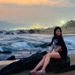 Rooqma Ray Instagram - Golden hour is my happy hour 🌅 #instagram #instadaily #instalike #sunset #sunsetlovers #goldenhour #beach #beachvibes #instamood # The Park, Visakhapatnam