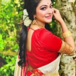 Rooqma Ray Instagram - Subho bijoya ❤️🤍 #instagram #instagood #insta #instadaily #instalike #instafashion #subhobijoya #durgapuja #aschebochorabarhobe #saree #bengali #rooqmaray