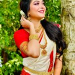 Rooqma Ray Instagram - Subho bijoya ❤️🤍 #instagram #instagood #insta #instadaily #instalike #instafashion #subhobijoya #durgapuja #aschebochorabarhobe #saree #bengali #rooqmaray
