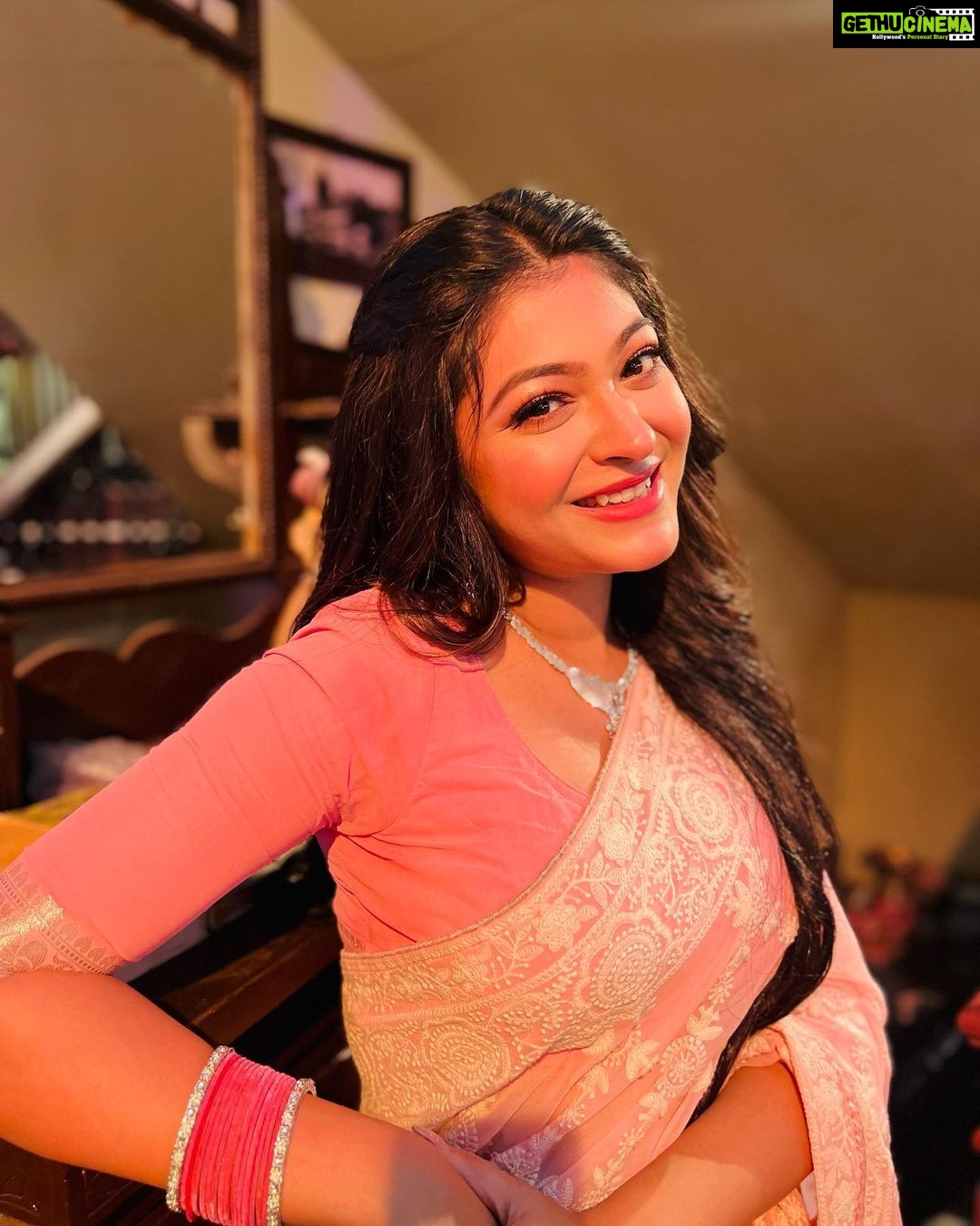 Rooqma Ray Instagram - SUBHO NABAMI ππ»ππ»ππ»ππ #instagram #instadaily #instalike #insta #instafashion #durgapuja #festival #festivalfashion #bengali #traditional #saree #sareelove #pink #rooqmaray #nabami
