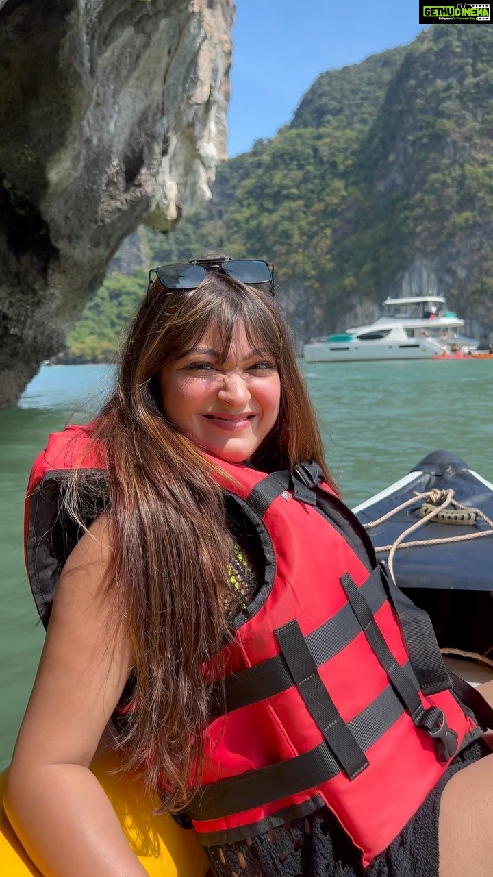 Rooqma Ray Instagram - Life is a beautiful ride 🛶 Tag your travel partner 😍 #réel #reelsinstagram #reelssquadindia #travel #travelblogger #kayaking #adventure #instagram #instadaily #instagood #thailand #travelling #rooqmaray Phang Nga Bay