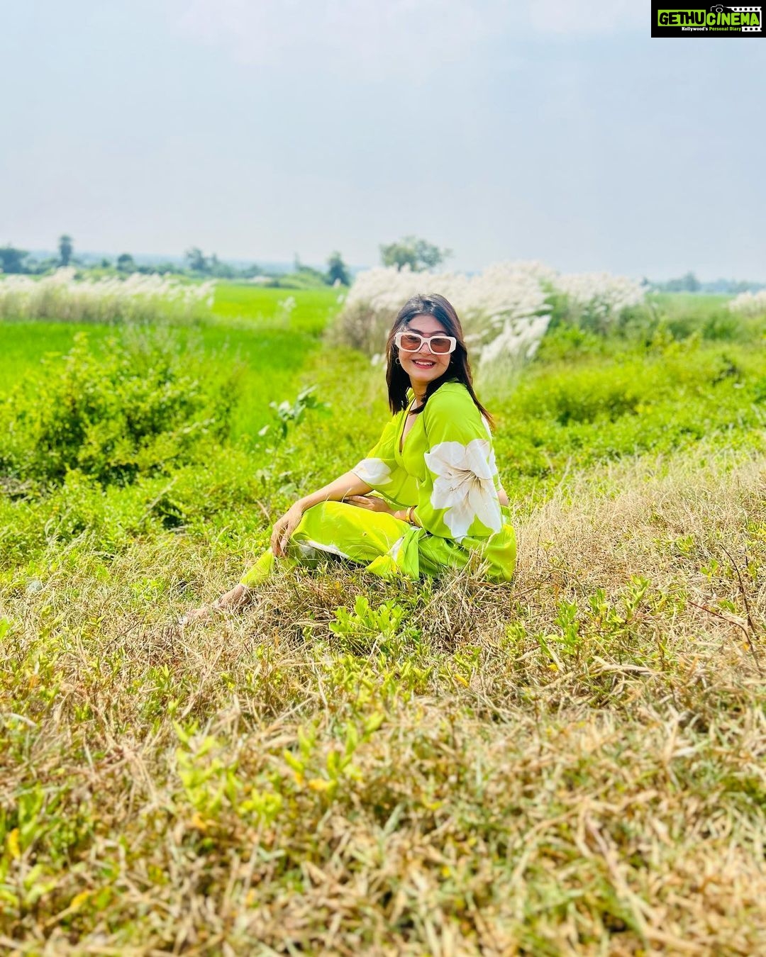Rooqma Ray Instagram - Subho Saptami π€ππ€π #instagram #insta #instagood #instafashion #instamood #instalike #instalove #durgapuja #green #naturelovers #travelphotography #roadtrip #rooqmaray Kasibugga, Andhra Pradesh, India