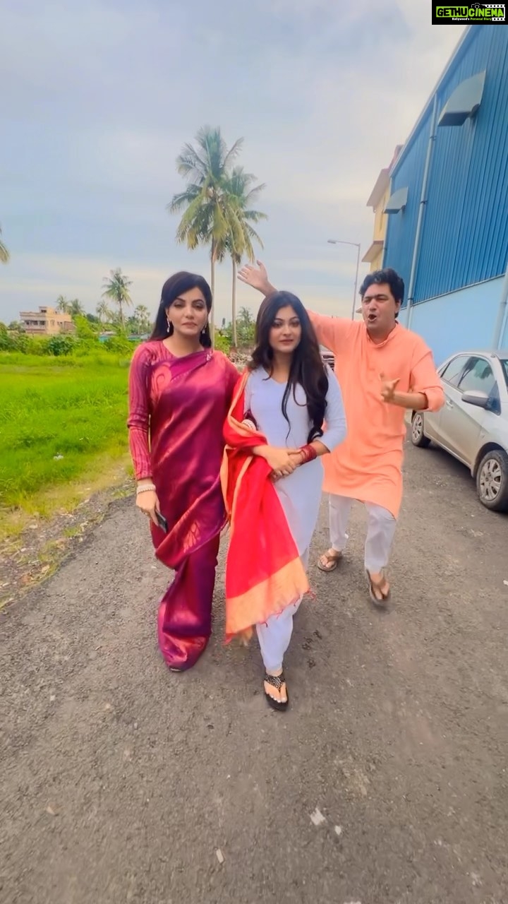 Rooqma Ray Instagram - 3 idiots 🤪 Keep watching Roopsagar er moner Manush Monday to Sunday 8:30 pm #réel #reelsinstagram #reelsindia #reelitfeelit #reelsvideo #reelkarofeelkaro #instagood #instagram #insta #instadaily #instafashion #instamood #instalike #instacool #rooqmaray