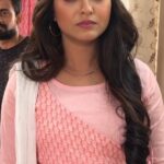 Rooqma Ray Instagram - কী এমন হল যে @rayrooqma set ছেড়েই বেরিয়ে যেতে হল... Watch #RoopsagoreMonerManush everyday at 8:30pm only on @sunbanglaofficial #ChupKorrGossAchhe #reels #reelitfeelit #ExplorePage