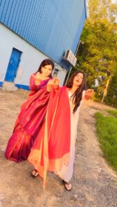 Rooqma Ray Instagram - Chemistry between Purna & Chhaya 😛

Keep watching Roop Sagar E Moner Manush 
Only on SunBangla Sunday to Monday 8:30pm 

Our loving DOP @shamik_chakraborty_official ❤️

#reelsinstagram #reels #reelsindia #reelitfeelit #reelkarofeelkaro #instagood #instagram #instalike #fun #love #friendship #actor #tollywood #sayantanimullick