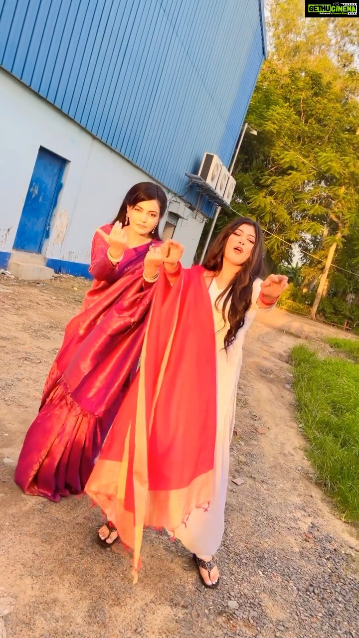 Rooqma Ray - 17.2K Likes - Chemistry between Purna & Chhaya 😛
Keep watching Roop Sagar E Moner Manush
Only on SunBangla Sunday to Monday 8:30pm
Our loving DOP @shamik_chakraborty_official ❤️
#reelsinstagram #reels #reelsindia #reelitfeelit #reelkarofeelkaro #instagood #instagram #instalike #fun #love #friendship #actor #tollywood #sayantanimullick