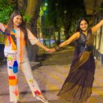 Rooqma Ray Instagram - Clap clap 👏💃🏻 #réel #reelsinstagram #reelsindia #reelitfeelit #reelinstagram #reelindia #instagood #instagood #instadaily #instamood #instafashion #friendshipgoals #trendingreels #rooqmaray