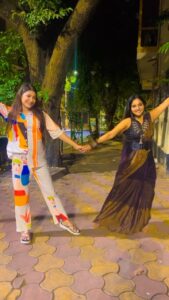 Rooqma Ray Instagram - Clap clap 👏💃🏻

#réel #reelsinstagram #reelsindia #reelitfeelit #reelinstagram #reelindia #instagood #instagood #instadaily #instamood #instafashion #friendshipgoals #trendingreels #rooqmaray