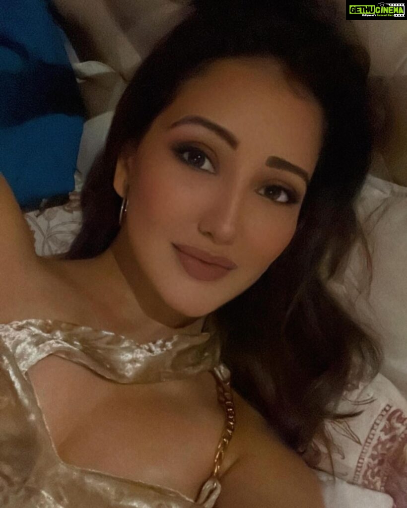 Roshmi Banik Instagram - "Eyes that hold a world of emotions." . . . #photodump #selfie #throwback #tb #makeup #fashion #lookoftheday #picoftheday #igers #roshmibanik #roshfam