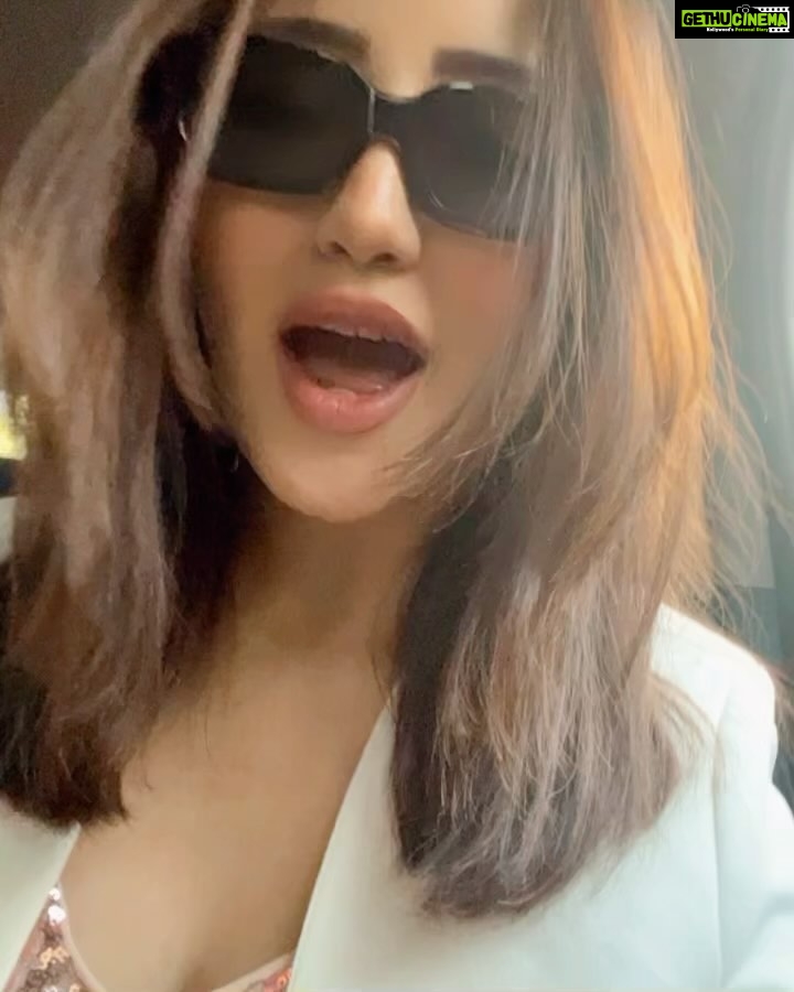 Roshmi Banik Instagram - Payphone! 📞 . . . . #fashion #lookoftheday #ootd #makeup #photodump #bollywood #igers #instagood #roshmibanik