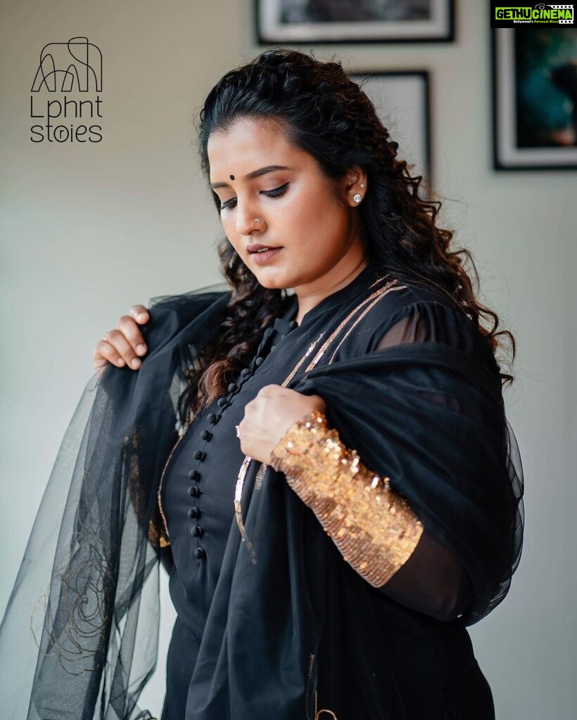 Roshna Ann Roy Instagram - Pre booking started !!! Will custom , by order, DM : @lphntstories.by.roshna 🐘 Black is always in fashion”!!! 🐘 A color that makes me look slim, makes me feel mysterious and doesn’t need a wash every time? What’s not to love! ♥ 📸 : @sherinabrahamphotography Costume : @lphntstories.by.roshna Mua : @bridebox_makeup_studio DM … ❤ ….. Contact : 📞7994445358 9895545566 Services Provided : stitching , designing ,hand embroidery , machine embroidery , wedding collections, kids party wears,wedding family concepts, menswear, groom concepts …etc .. #weddingdress #keralawedding #weddingtheme #lphntstories #designinspiration #weddingreception #bridaldress #weddingcouture #clothingbotique #clothing #costumebride #allindiadelivary #weddingconcept #roshnaannroy #lphntstories #costume #designer #costumedesigner #bridalcostume #weddingtrial #bride #keralabride