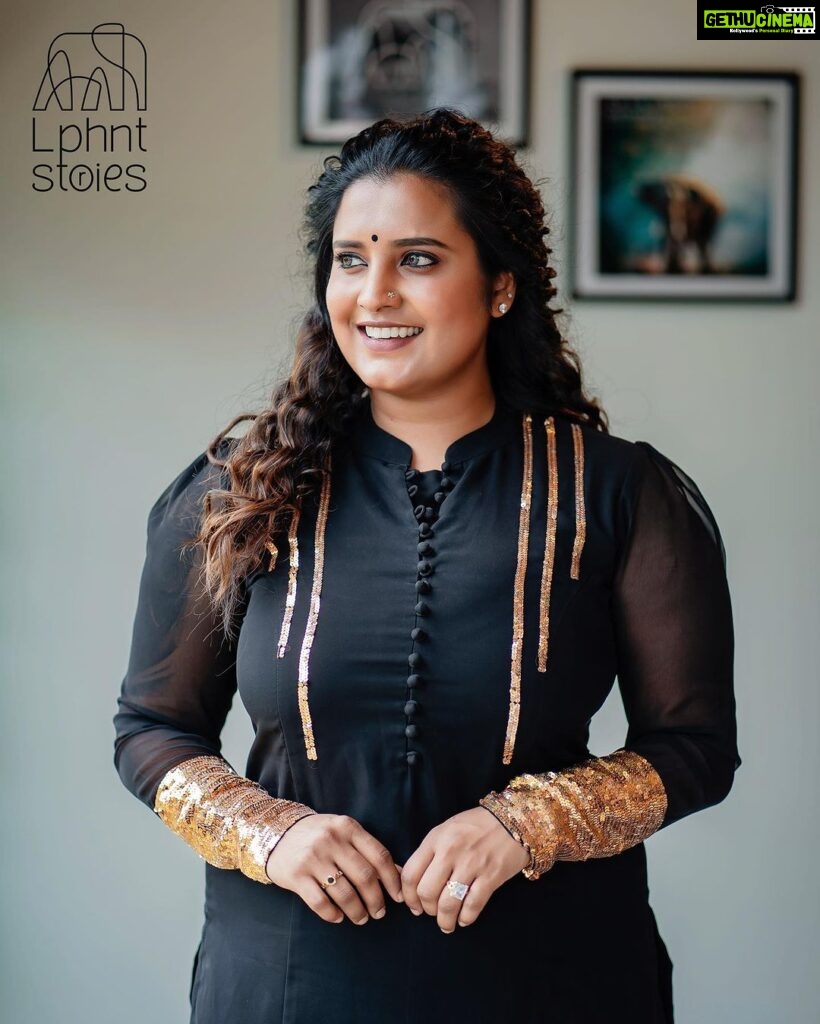 Roshna Ann Roy Instagram - 🖤 “Pre booking started !!! Will custom , by order, DM : @lphntstories.by.roshna 🐘 Black is always in fashion”!!! 🐘 A color that makes me look slim, makes me feel mysterious and doesn’t need a wash every time? What’s not to love! ♥ 📸 : @sherinabrahamphotography Costume : @lphntstories.by.roshna Mua : @bridebox_makeup_studio DM … ❤ ….. Contact : 📞7994445358 9895545566 Services Provided : stitching , designing ,hand embroidery , machine embroidery , wedding collections, kids party wears,wedding family concepts, menswear, groom concepts …etc .. #weddingdress #keralawedding #weddingtheme #lphntstories #designinspiration #weddingreception #bridaldress #weddingcouture #clothingbotique #clothing #costumebride #allindiadelivary #weddingconcept #roshnaannroy #lphntstories #costume #designer #costumedesigner #bridalcostume #weddingtrial #bride #keralabride