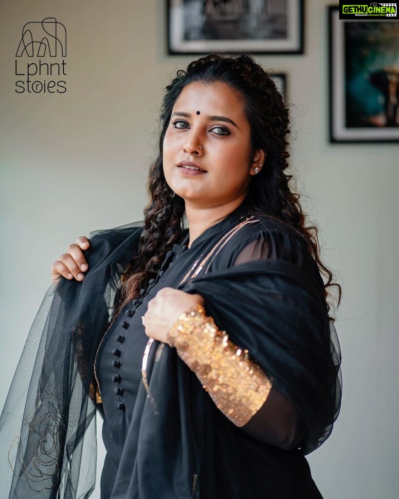 Roshna Ann Roy Instagram - Pre booking started !!! Will custom , by order, DM : @lphntstories.by.roshna 🐘 Black is always in fashion”!!! 🐘 A color that makes me look slim, makes me feel mysterious and doesn’t need a wash every time? What’s not to love! ♥ 📸 : @sherinabrahamphotography Costume : @lphntstories.by.roshna Mua : @bridebox_makeup_studio DM … ❤ ….. Contact : 📞7994445358 9895545566 Services Provided : stitching , designing ,hand embroidery , machine embroidery , wedding collections, kids party wears,wedding family concepts, menswear, groom concepts …etc .. #weddingdress #keralawedding #weddingtheme #lphntstories #designinspiration #weddingreception #bridaldress #weddingcouture #clothingbotique #clothing #costumebride #allindiadelivary #weddingconcept #roshnaannroy #lphntstories #costume #designer #costumedesigner #bridalcostume #weddingtrial #bride #keralabride Edappally Kochi Kerala