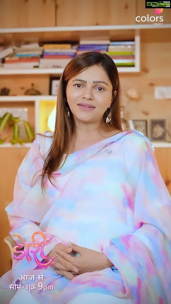 Rubina Dilaik Instagram - Ladkiyon ke khilaaf chhoti soch ka antt karne aa rahi hai Doree✨🧵 #ChhotiSochKaAntt Dekhiye #Doree, aaj se raat 9 baje sirf #Colors par @sudhaachandran @amarupadhyay_official @mahibhanushaliofficial