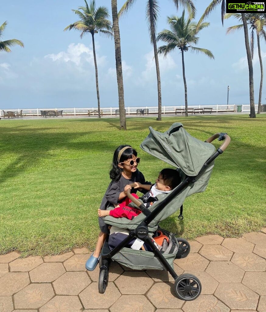 Rucha Hasabnis Instagram - My crew 💛🧿 . Our favourite travel gear @nuna_india stroller ❤️