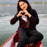 Rucha Hasabnis Instagram - Dal Lake Love ❤️ . . #kashmir #foreverlove #summer2023