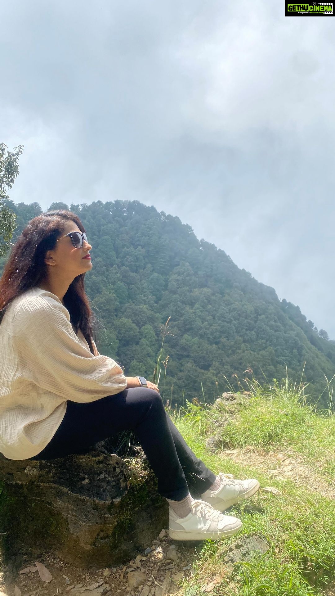 Rucha Hasabnis Instagram - Throwback to my favourite day ✨ . . #travel #family #life #mussoriediaries❤️