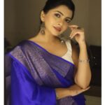 Ruchira Jadhav Instagram - निळा रंग त्याचा.. आणि तो माझा 💙 #navratri