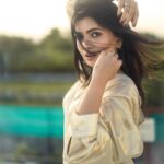 Ruchira Jadhav Instagram - Her stare as radiant as the Sun's glare #ruchirasays both intense, a fiery love affair ❤️‍🔥 #RuchiraJadhav in & as #TheGoldenHour ☀️