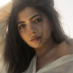 Ruchira Jadhav Instagram - Her stare as radiant as the Sun's glare #ruchirasays both intense, a fiery love affair ❤️‍🔥 #RuchiraJadhav in & as #TheGoldenHour ☀️