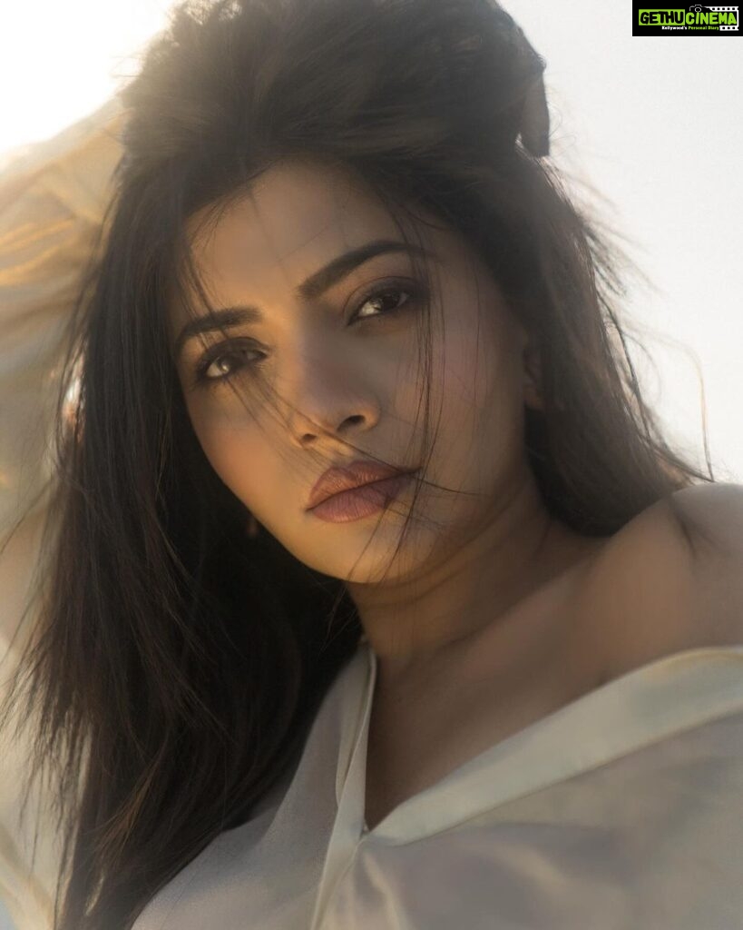 Ruchira Jadhav Instagram - Her stare as radiant as the Sun's glare #ruchirasays both intense, a fiery love affair ❤️‍🔥 #RuchiraJadhav in & as #TheGoldenHour ☀️