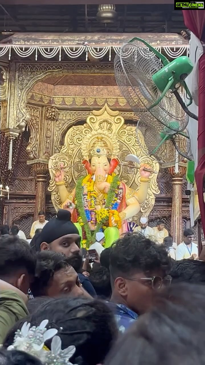 Ruchira Jadhav Instagram - लालबागच्या राजाचा विजय असो..🌺🙏🏻