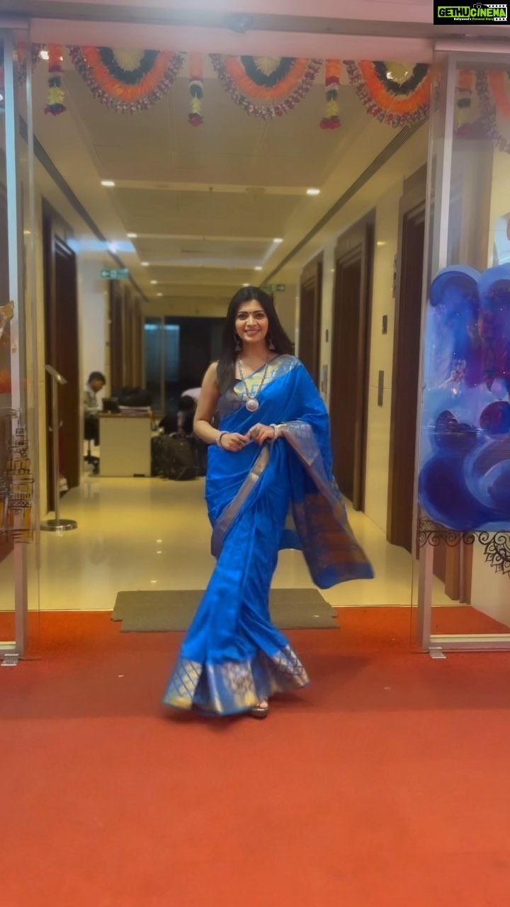 Ruchira Jadhav Instagram - गजानना गणराया 🙏🏻 @zee24taas च्या बाप्पाला भेट 🌺 Thank you for the kind invite ✨