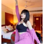 Ruchira Jadhav Instagram - BANG On💕 Clearly obsessed with these bangs…☺️ Girls.. If you too like the bangs but you’re not sure about trying it on your real hair.. get this supercool Bang on look with @gemeriahair ✨ #RuchiraJadhav