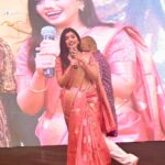 Ruchira Jadhav Instagram - 🌼दहीहंडी उत्सव २०२३🌼 मा. आमदार राम कदम यांची भारतातील भव्य दहीहंडी.. मला आमंत्रित केल्याबद्दल खूप आभार ✨ मुसळधार पाऊस आणि गोविंदांचा जल्लोष.. मलाही राहवलं नाही.. मग काय..भर पावसात मी ही ताल धरला. ☺️💃🏻 आपण आपले सण साजरे केलेच पाहिजेत. Wearing this beautiful saree by : @mysilklove 💗 #gokulashtami #dahihandi #festival #RuchiraJadhav