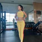 Ruchira Jadhav Instagram - Thirst-day Trap 🪤💛💦 #RuchiraJadhav #workout #routine #Fitness #fitlife